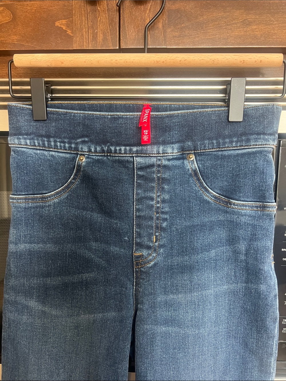 SPANX WMNS CROPPED FLARE DENIM JEANS PULL ON SHAPING RAW HEM STRETCH NWOT SIZ XS - Picture 4 of 11